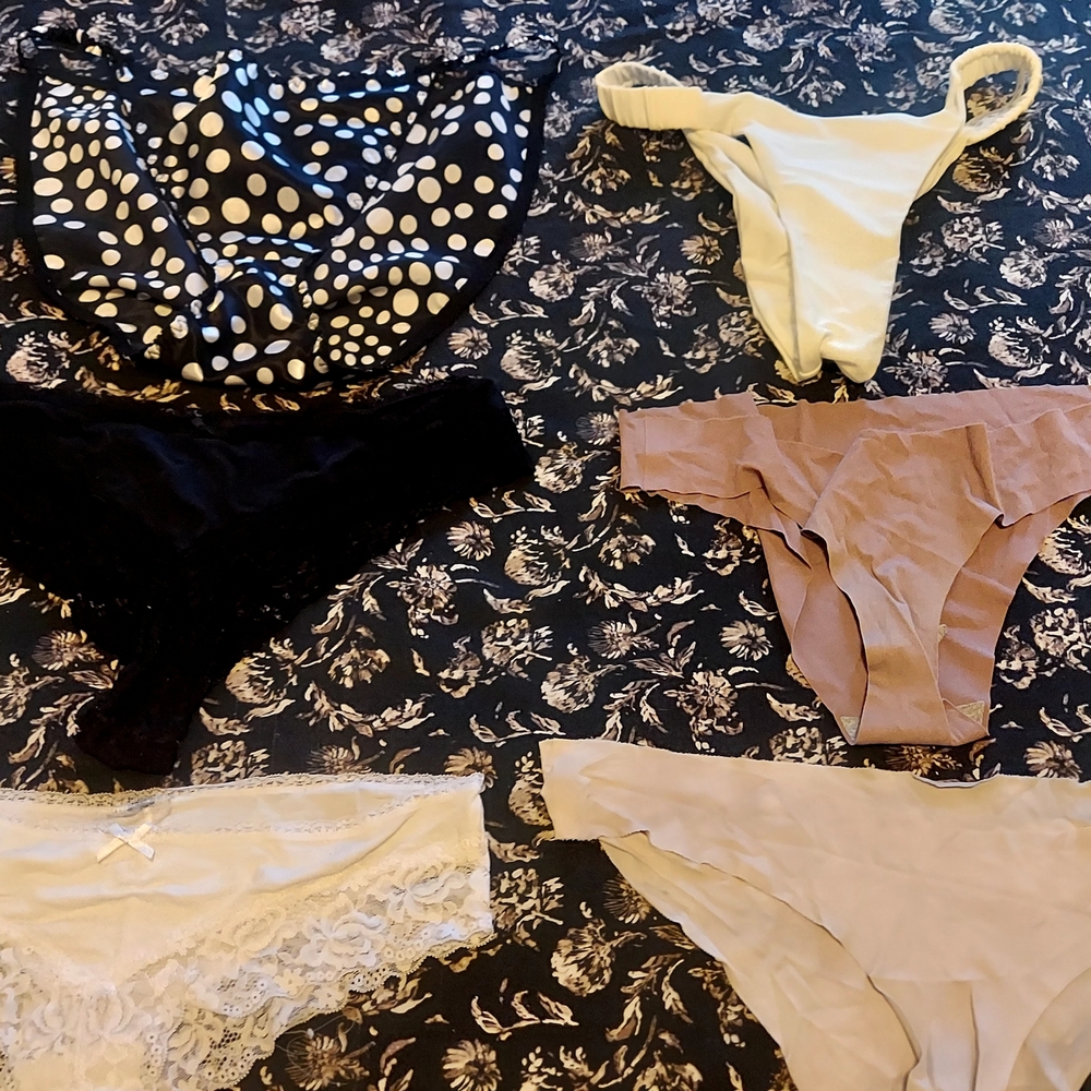Set of Six Women's Underwear in Various Colors